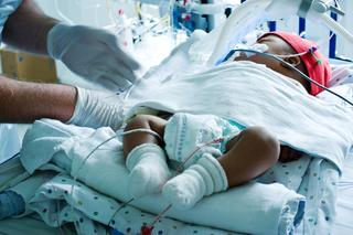Dramatyczny wypadek w głogowskim szpitalu. Lekarz zranił noworodka w czasie CC