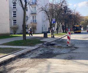 Boya-Żeleńskiego wciąż bez remontu. Mieszkańcy mają dość dziurawej drogi 