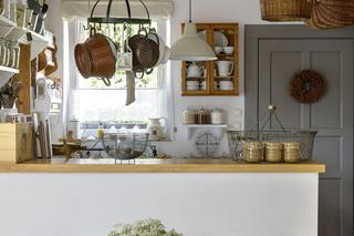 Kuchnia rustykalna – stonowane odcienie