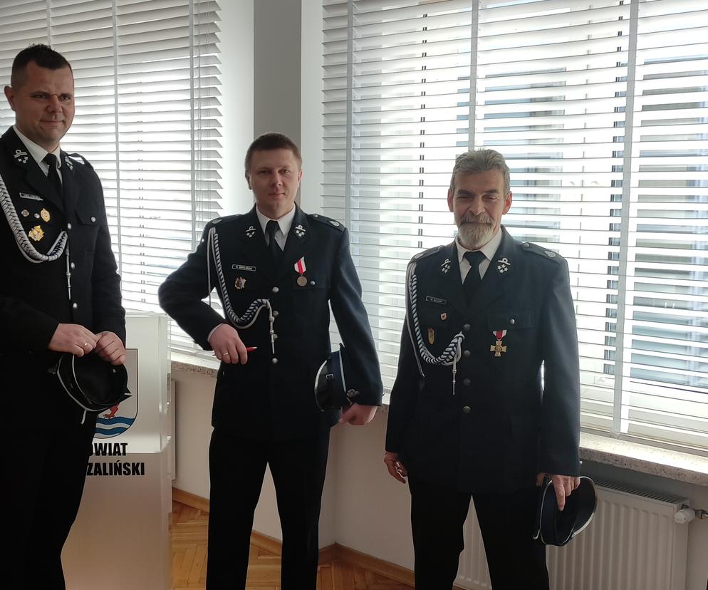 8 jednostek OSP z powiatu koszalińskiego z dofinansowaniem 10 tys. złotych na zakup sprzętu