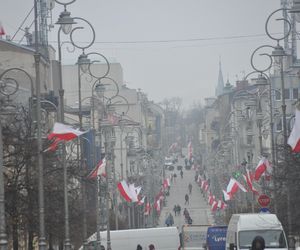 Biało-czerwone flagi na ulicach Kielc