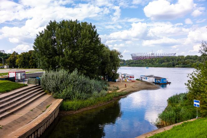 Plaża na Cyplu Czerniakowskim – widok na wodę