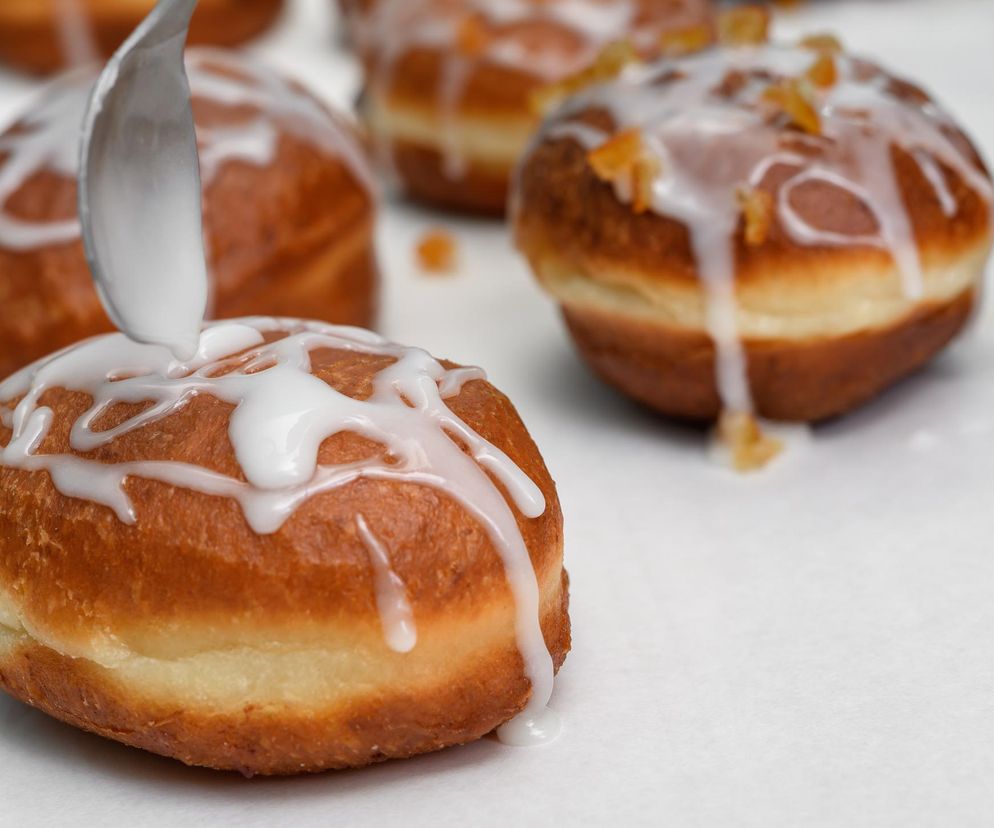 Dietetyczka: w tłusty czwartek lepiej kupić pączki w piekarni niż w markecie
