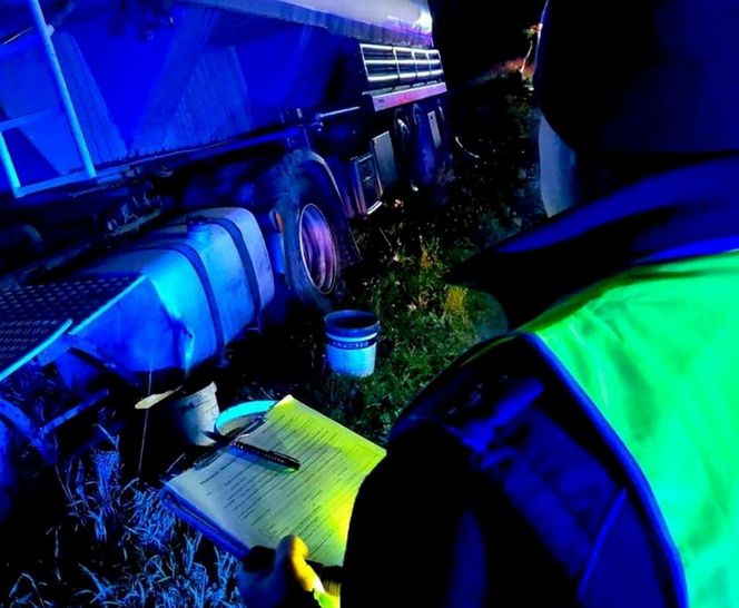 Czołowe zderzenie osobówki z ciężarówką. Kierowca toyoty nie miał szans