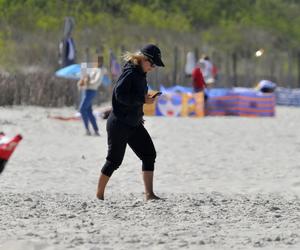 Marta Manowska na plaży w Juracie