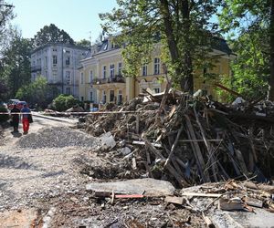 Szok, złość i płacz w Lądku-Zdroju. Miasto w niczym nie przypomina uzdrowiska [ZDJĘCIA]