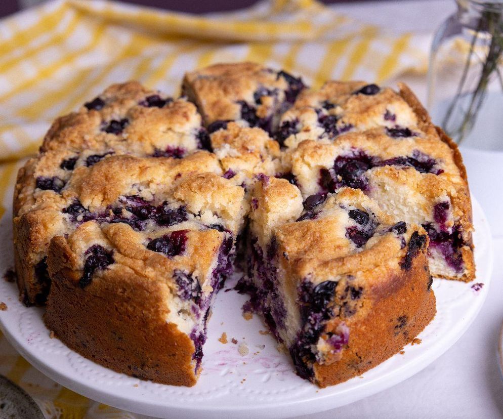 Moje ciasto z borówkami zachwyca puszystością. Wystarczy kilka składników i 10 minut wolnego czasu 