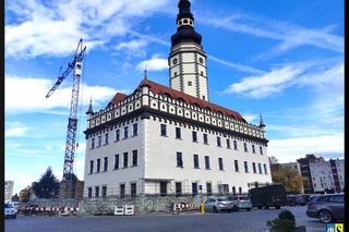 Odbudowany ratusz w Strzelinie