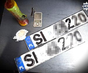 Zatrzymany za jazdę mimo zakazu. W bagażniku miał podrobione tablice