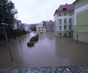 Powódź w powiecie kłodzkim. Jedna osoba utonęła, służby nie mogą dotrzeć do poszkodowanych 