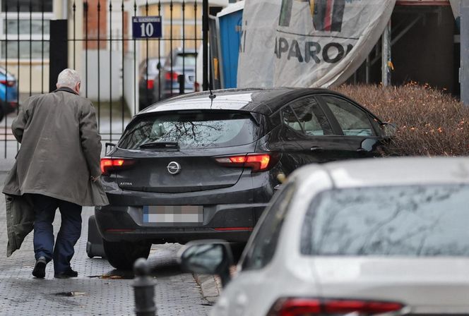 Ardanowski zaparkował jak na polu