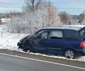 W Kuczowie ciężarówka zderzyła się z autem osobowym