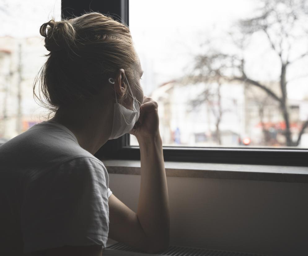 Kobieta w czasie izolacji