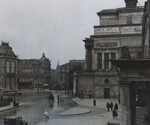 Archiwalne zdjęcia Placu Teatralnego i Pałacu Jabłonowskich