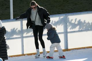  Kasia Tusk z rodzina na łyżwach