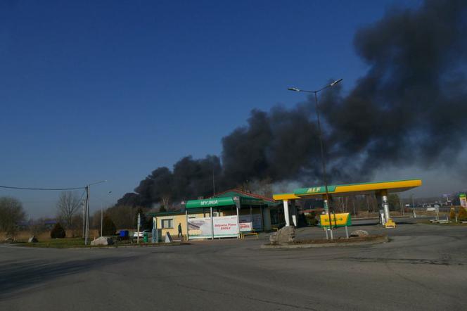 Gigantyczna chmura dymu nad Koziegłowami! Co się stało? 