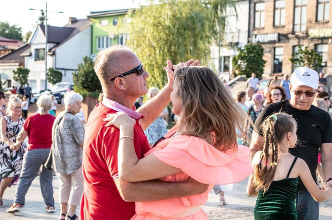 Starachowice i Międzypokoleniowa Potańcówka – Hit sezonu, który pokochali wszyscy