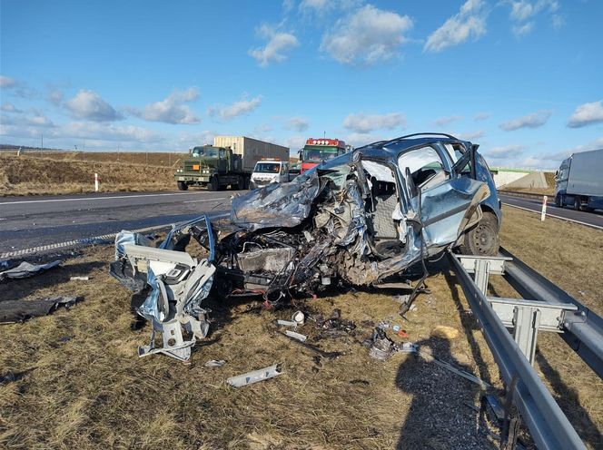 Jechał pod prąd na trasie S5 i zginął! Tragedia pod Kościanem [ZDJĘCIA]