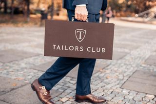 Wyrafinowana, ponadczasowa elegancja dla mężczyzn, czyli marka, którą znani i lubiani wybierają na wielkie wyjścia