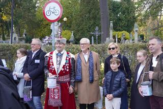 Wszystkich Świętych 2023. Wielkie kwestowanie na Cmentarzu Rakowickim w Krakowie