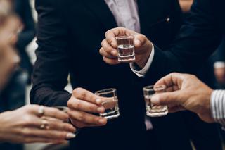 4 nawyki związane z piciem mogące powodować pogorszenie pamięci