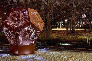 Warszawa. Lampiony w Dzielnicy Wisła