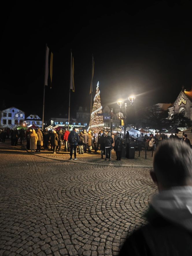 Jarmark świąteczny w Tarnowskich Górach rozpoczęty. Ponad stu rękodzielników zawitało do miasta