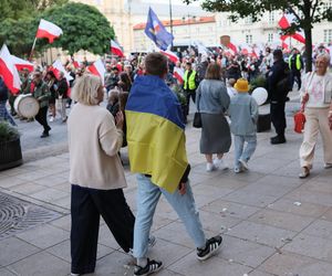 W Warszawie odbył się antyimigrancki marsz i kontrmanifestacja. Pojawiło się kilka tysięcy osób