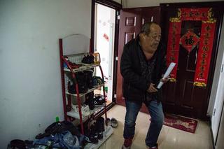 Mężczyzna z wielką szyją