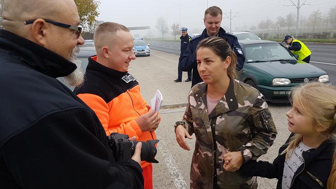 Rozbłyśnij rozsądkiem - załóż odblask - akcja policji w powiecie toruńskim