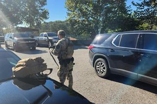  Ostrzelał 12 samochodów na autostradzie. Trwa obława