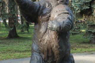 Pomnik niedźwiedzia Wojtka w Parku Jordana w Krakowie