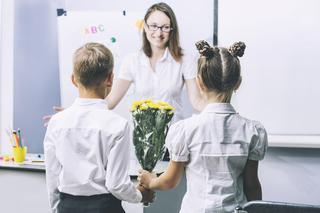 Dzień nauczyciela. Ile naprawdę zarabiają nauczyciele w Polsce? 