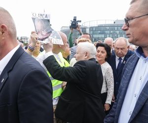 Miesięcznica smoleńska 2025. Kaczyński nie przebiera w słowa, mówi o zbrodni