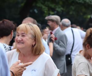 Wirują warkocze i wstążeczki. Tak bawili się lublinianie na potańcówce w skansenie!