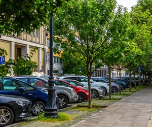 Ulice Śródmieścia Warszawy, na których urzędnicy dostaną miejsca parkingowe