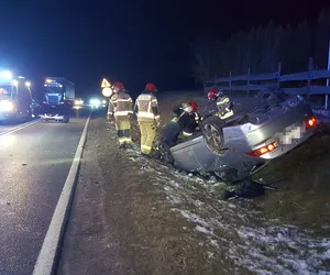 Honda dachowała na krajowej dwudziestce pod Szczecinkiem. Poważne utrudnienia!