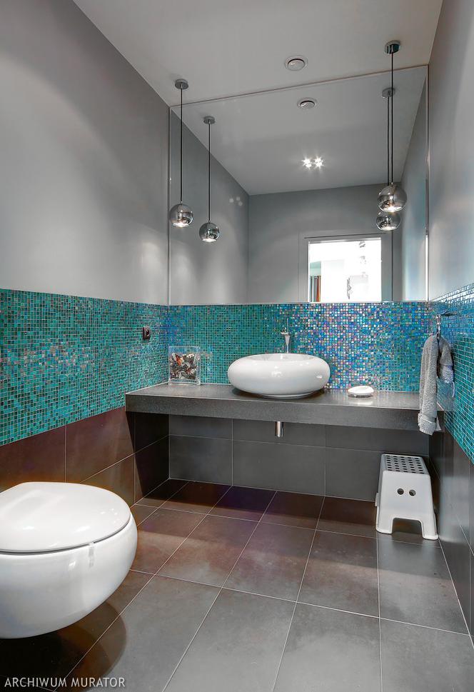 Mozaika na ścianie w łazience