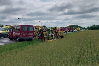 Poważny wpadek koło Krośniewic. W zderzeniu busa z ciężarówką rannych zostało 11 osób
