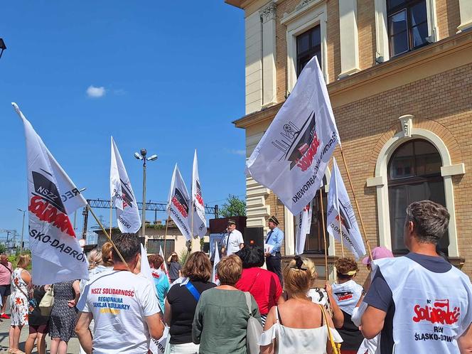 Protest przed siedzibą PKP Cargo w Tarnowskich Górach