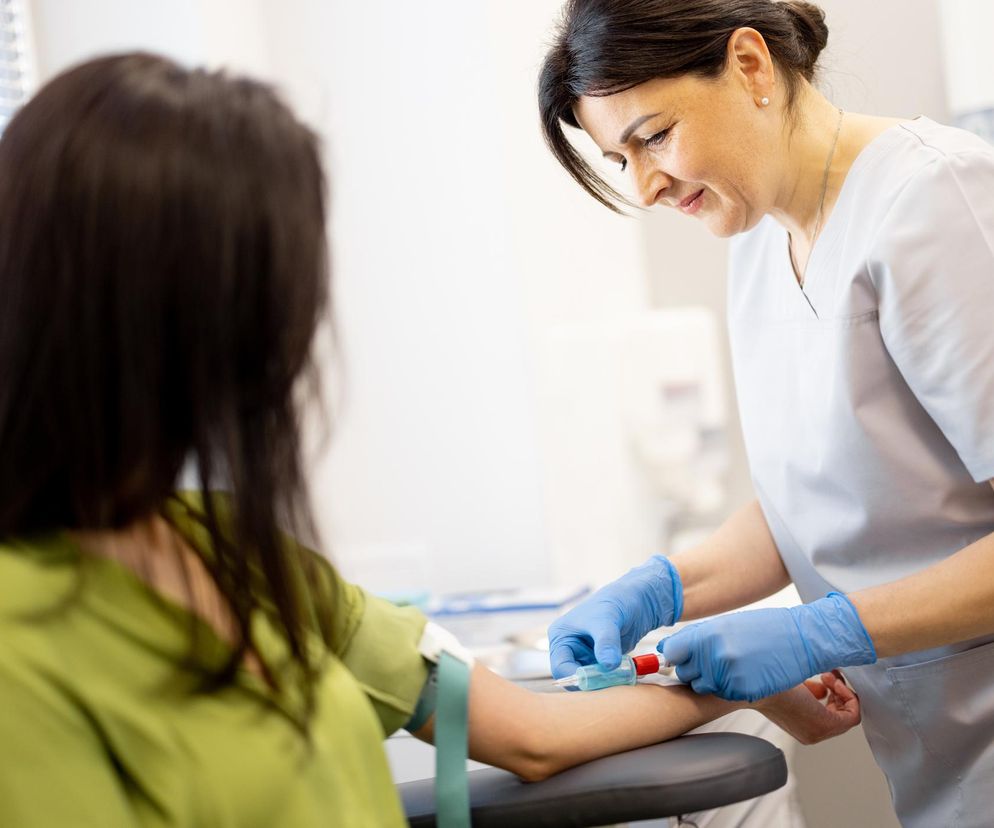 Zmęczenie, bóle kości lub brzucha, wzdęcia? Tak może objawiać się mielofibroza. Zbadaj krew