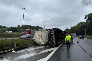 Autostrada A4 zablokowana przez przewróconą cysternę. Lądował śmigłowiec LPR