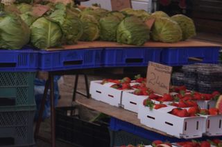 Ceny warzyw i owoców na targowisku w Skarżysku