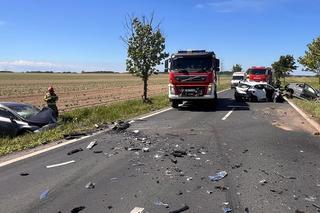 Silnik wypadł do rowu, koła oderwane