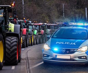 Autostrada A2 zamknięta! Potężne utrudnienia dla kierowców. Na drodze stoją traktory