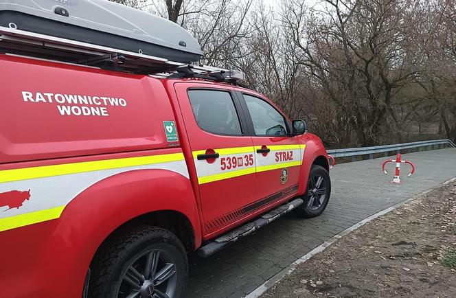 Zablokowali im możliwość dojazdu nad rzekę. Kto teraz będzie ratował ludzi? Burmistrz odpowiada