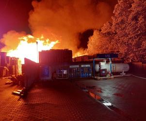 Pożar składowiska palet w Miliczu