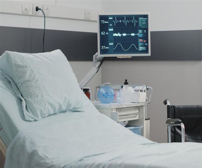 Nowe przepisy o cyberbezpieczeństwie uderzą w szpitale! Medycy alarmują: Szukamy pieniędzy, których nie mamy