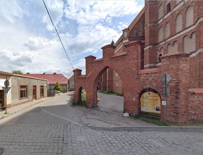 To miasto nazywane jest "Małą Wenecją Północy". Można doliczyć się tu kilkunastu mostów