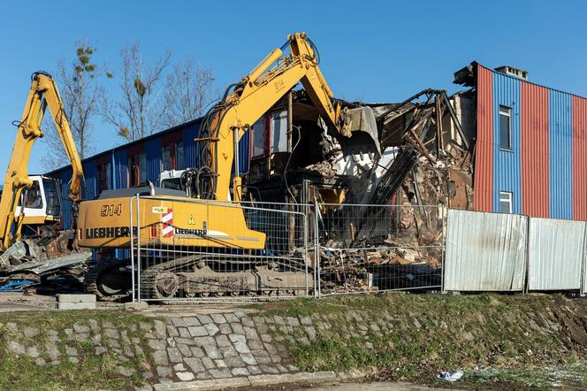 Bytom: Rozbiórka "krzywego domku". To kawał historii Polonii Bytom